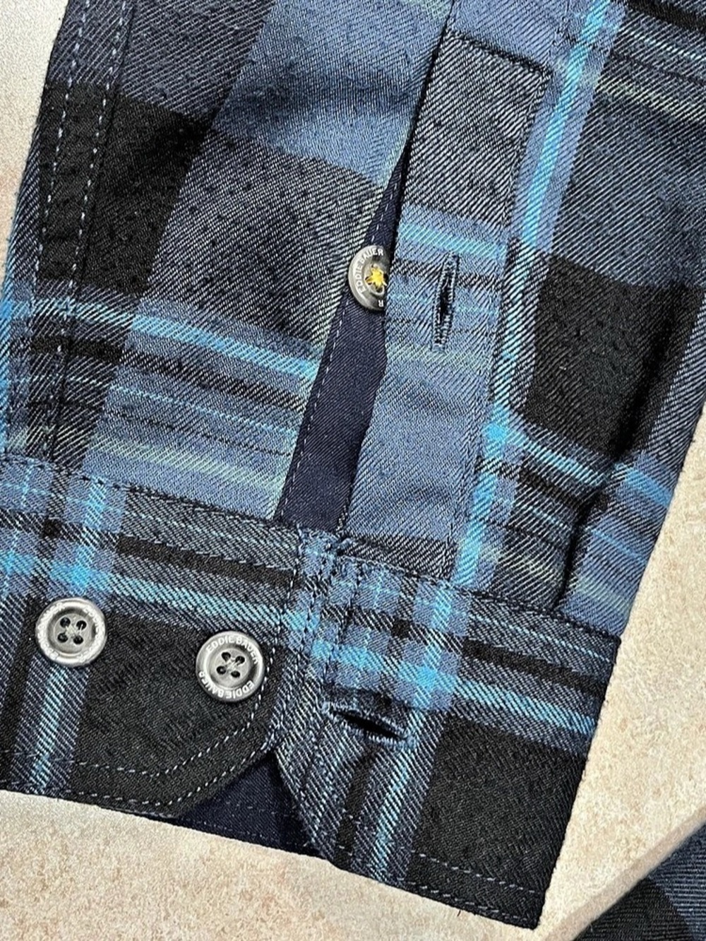 Eddie Bauer Classic Fit Plaid Shirt Plaid Shirt Blue & Black Large - Picture 9 of 11